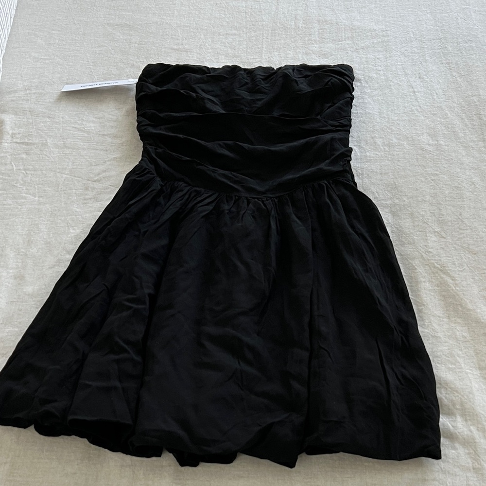 Princess Polly Black Strapless Dress ,Amazing material !Just Looks wrinkled